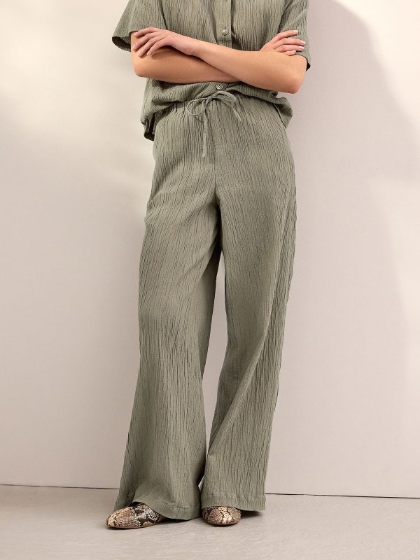 Green Wide Leg Textured Co-ord Trousers with Linen - 图片 2
